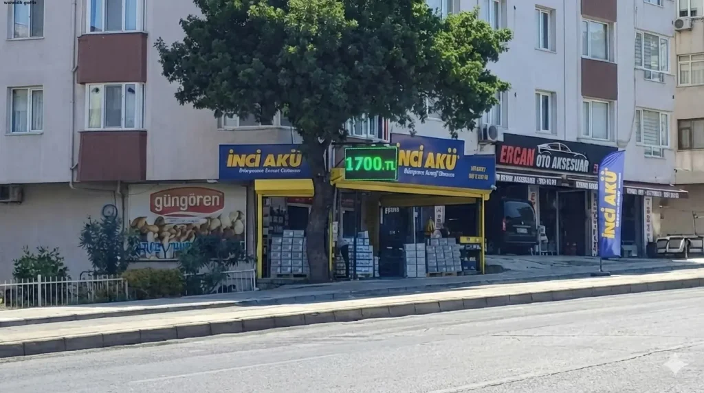 İzmir Akü Market Karabağlar İnci ve Varta Yetkili Bayii dış cephe mağaza görünümü, orijinal akü satışı ve yerinde akü servisi.